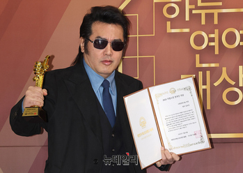 [영상] 의리 김보성, 사회공헌나눔 부문 자랑스런한국인 대상 수상