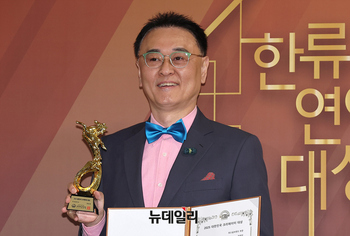 [포토] 권영찬, 크리에이터 대상 퍼스널브랜드 부문 수상