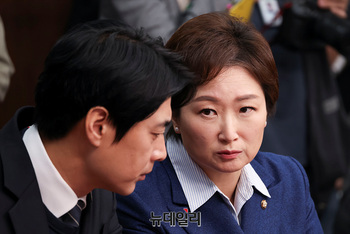 [포토] 대화나누는 한준호-이언주 