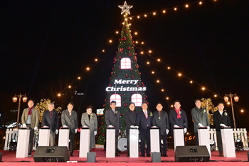 ‘진주크리스마스트리 참빛문화축제’ 개막