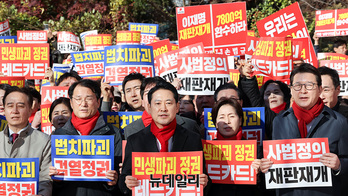 [영상] 인천 주안역서 구호 외치는 국민의힘 