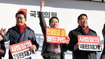 [포토] 인사하는 장동혁 대표 