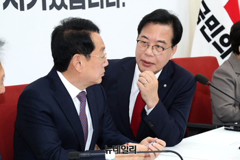 [포토] 대화 나누는 송언석·김도읍