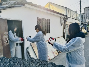 강원문화재단, 난방 취약계층에 연탄 800장 전달