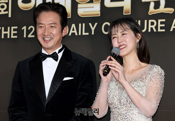 [포토] 사회 맡은 정준호-아하정 부부