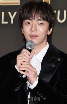 [포토] 시상식 참석한 박천휴 작가 '집필하다 왔어요'