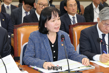 [포토] 쿠팡 관련 질문에 답하는 송경희 개인정보보호위원장