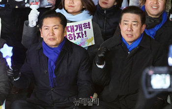 [포토] 구호 외치는 정청래김병기 