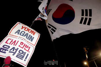 [포토] 우파 청년 단체 '계엄령은 계몽령'