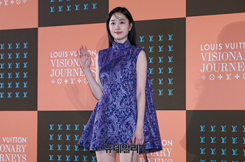 [영상] 원지안, 영하추위 날리는 미모