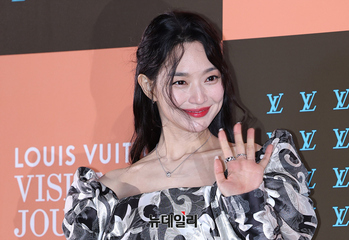 [영상] 신민아, 눈물나는 추위속 미소