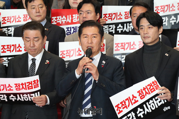 [포토] 검찰 조작기소 규탄대회서 발언하는 정청래 대표