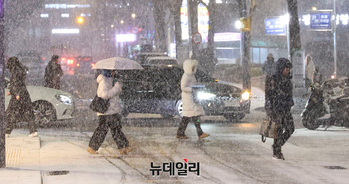 [포토] 서울·인천·경기 대설 특보...중대본 1단계 가동