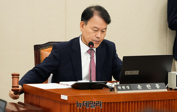 '親尹' 윤한홍 "尹, 文 정권 연장 막고자 스카우트 … 이젠 절연해야"