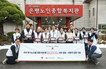 유니클로, 저소득 독거노인에 히트텍 6만장 기부