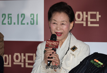 [포토] 신의악단 최선자 '깃발조 맡았어요'