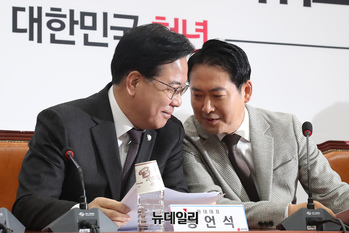 [포토] 대화 나누는 장동혁·송언석