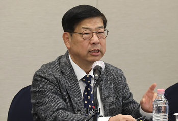 [포토] 발제하는 양준모 연세대 교수