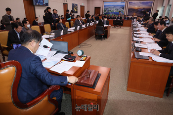 [포토] 의사진행 하는 맹성규 국회 국토교통위원장