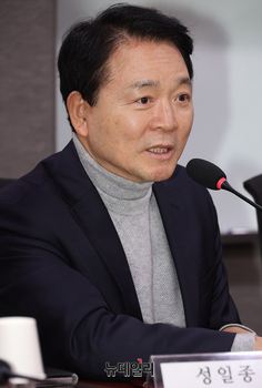 [포토] 축사하는 성일종 국회 국방위원회 위원장