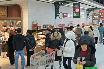 롯데마트, '윈터 해피딜' 진행 … 홈파티 먹거리·용품 최대 50% 할인