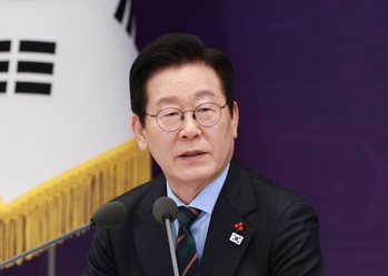 李 대통령, 행정·수사·선거까지 전방위 '메시지 정치' … 국정 그립감 쥐려다 시스템 깰라