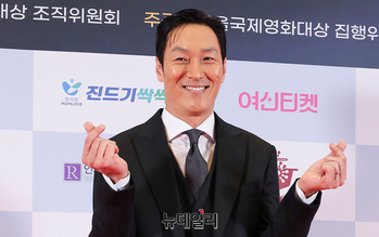 [영상] 김재철 '손가락 하트' 