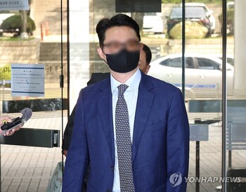 침묵 택한 윤영호의 '입' … 李 대통령 '종교재단 해산' 압박 통했나