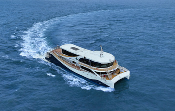 전기로 움직이는 부산항 안내선 'e-그린호' 첫 출항