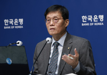 美 금리인하에도 오른 환율 … 한은 총재 느끼는 것 없나