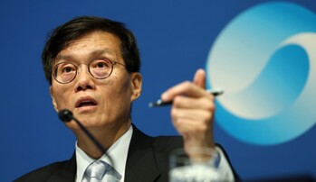 美 금리인하에도 오른 환율 … 한은 총재 느끼는 것 없나