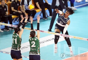 '여오현 매직, 1위 도로공사에 막혔다' … 0-2→3-2 '뒤집기 쇼', 모마 35점 폭발