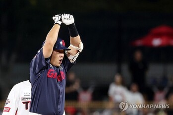 롯데 내야수 정훈, 전격 은퇴 선언 … "오랜 시간 자부심 느꼈다"