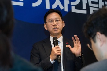 배경훈 "AI 거품 절대 안 온다 … 성장률 3% 이상 높이면 AI 투자 계속"