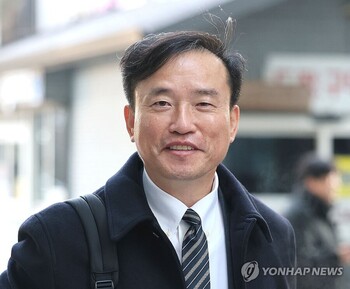 이진숙은 사흘 내내 시달렸는데 … '반(半) 정치인' 김종철, 하루만 버티면 방미통위원장 된다