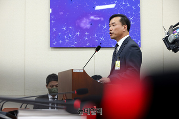 [포토] 인사말 하는 김종철 후보자