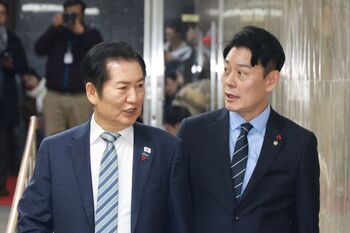 "무능한 정청래" … '내란재판부법 수정'에 與 강성 지지층 분노