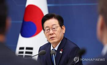 李 대통령, 이학재 직격? "업무보고 발언 후 뒤에서 딴 얘기 … 국민 무서워해야"