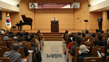 [포토] 인사말하는 신철식 우남네트워크 상임대표