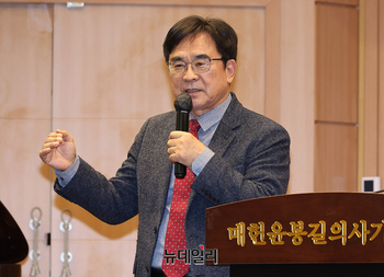 [포토] 강연하는 이희천 교수