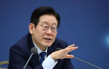 李 대통령 "원전 논의 편 가르기 안 돼 … 당 없는 사람이 답하라"