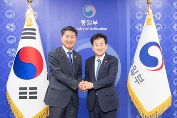 함명준 고성군수, 정동영 통일부 장관 만나 현안 건의