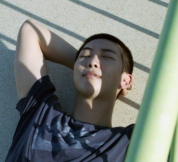 "막강한 BTS RM의 영향력" 소소한 근황에도 글로벌 차트 '들썩' … 솔로곡, 아이튠즈서 '1위'