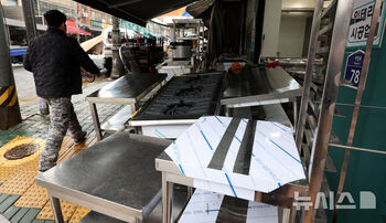 도소매업 매출 2년 연속 뒷걸음질 … 식당·술집 '키오스크' 도입률 첫 10%대