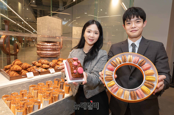 [포토] 더현대 서울 ‘피에르 에르메 파리’ 팝업스토어 오픈