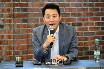 오세훈 여론조사 대납 의혹, 재판 시작됐다
