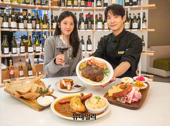 [포토] 현대백화점 "와인 복합매장 '와인웍스'서 연말 신메뉴 맛보세요"