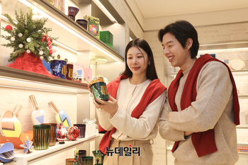 [포토] 신세계백화점 '집에서 즐기는 크리스마스...피숀 홀리데이 아이템 만나보세요'