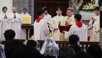 [포토] 명동대성당서 열린 '성탄 대축일' 낮 미사