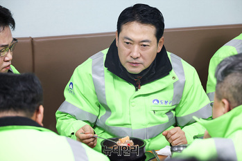 [포토] 조찬 간담회 갖는 장동혁 대표